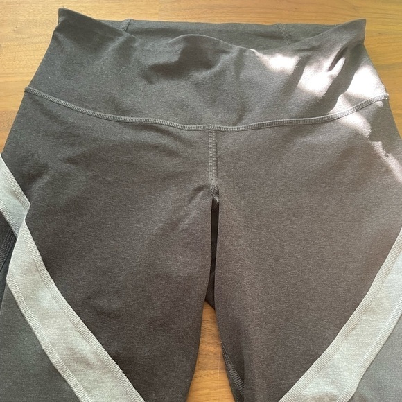 Old Navy grey colorblock go dry activewear leggings - Picture 2 of 5